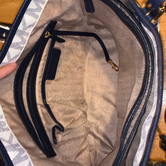 Michael Kors shoulder bag - Picture 10 of 16